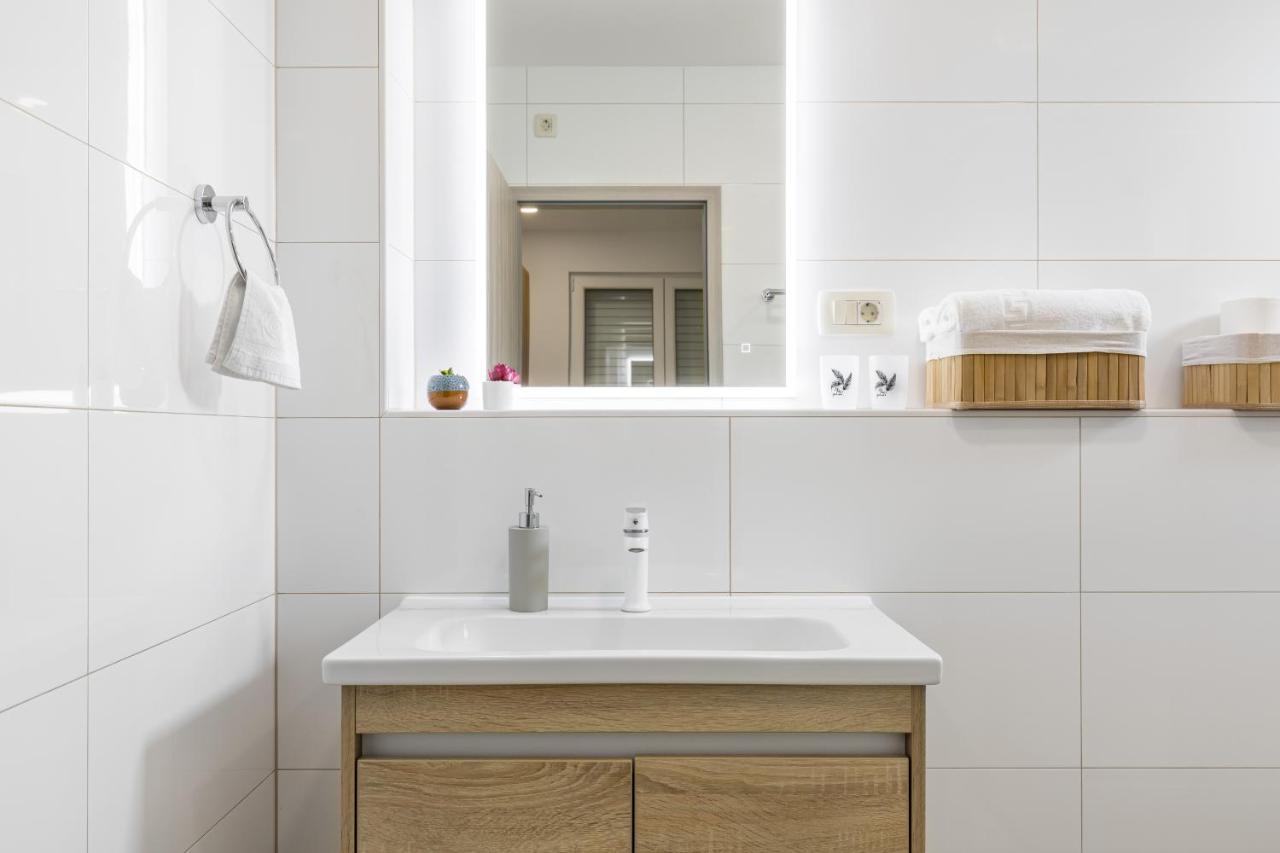 Luxurious Apartments Bona Fide Мимице Екстериор снимка